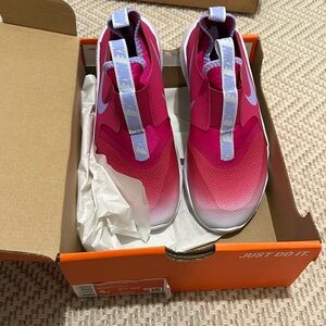 New in box Nike flex runner girl size 4Y sneakers